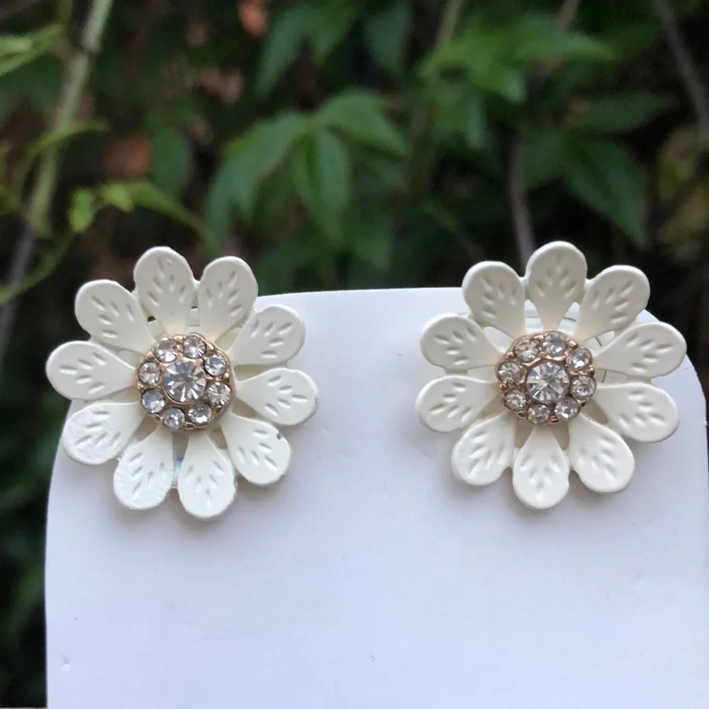 White Crystal Daisy Flower Earrings